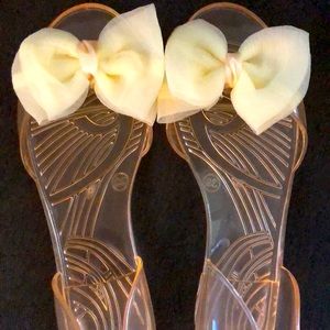 Flat jelly sandals